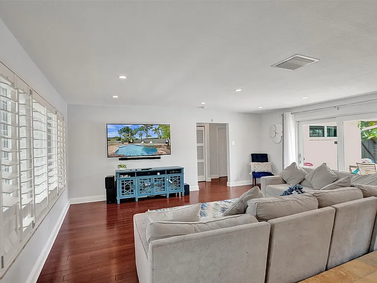 720 NW 29th Ct — Photo 9