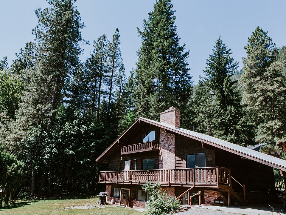 Home exterior. Rental is the top two floors of three floor home.