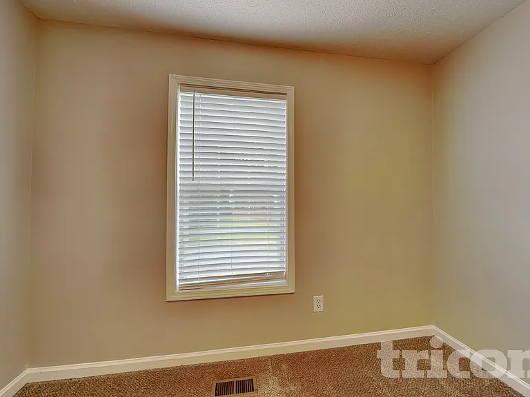 204 Campbell Dr — Photo 13