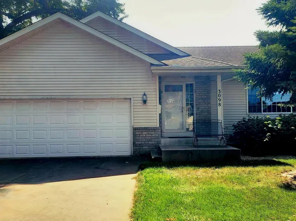 3098 Fairview Ave N, Roseville, MN 55113