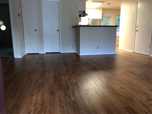 4th image of 503 Algerita Dr #A
