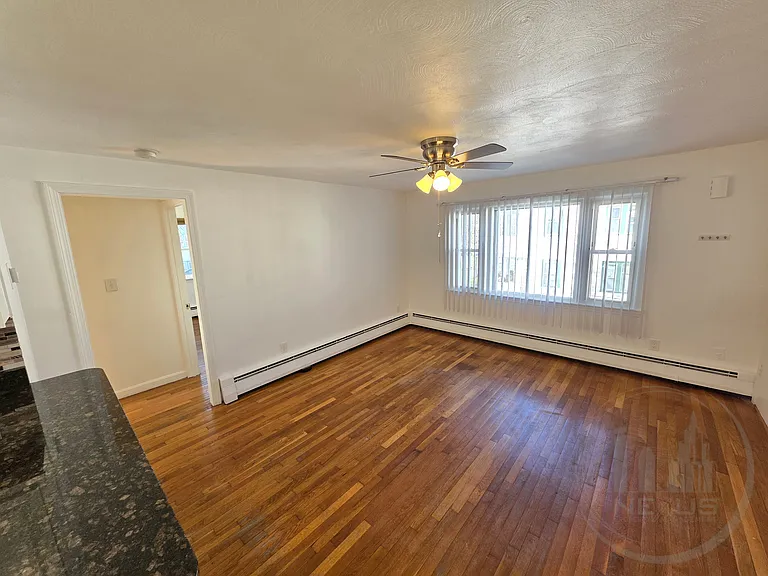 1 Samoset Ave 2b/1b Greatlocale! Garage! Laundry 1petok Spacious! — Photo 3