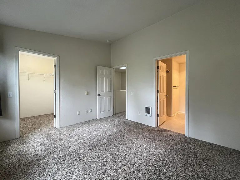 149 NE 75th Ave — Photo 27