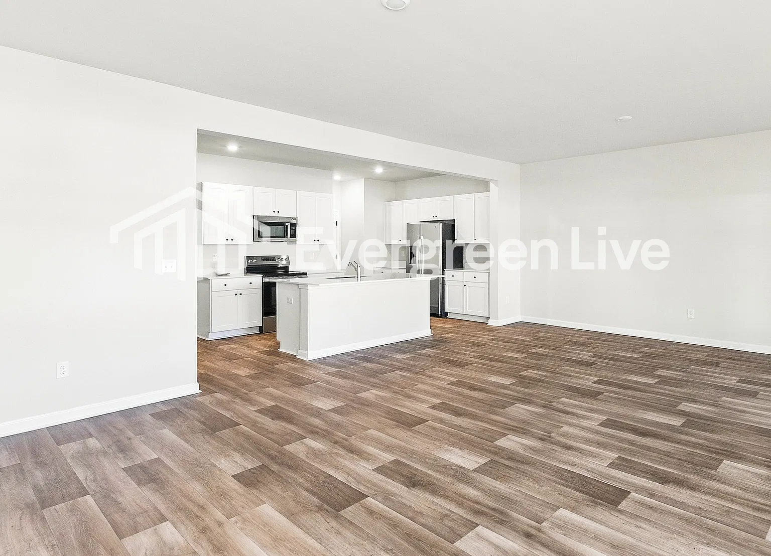 3 bed, 3.0 bath, 1935 sqft, $2,220 — Photo 2