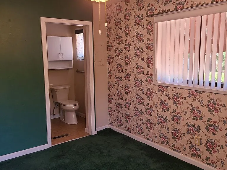1037 Indiana St SE — Photo 7