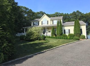 231 Old Town Rd, Setauket, NY 11733
