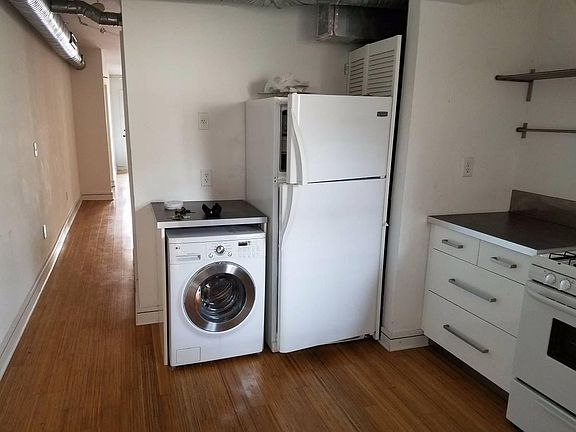 3rd image of 1643 W Cary St