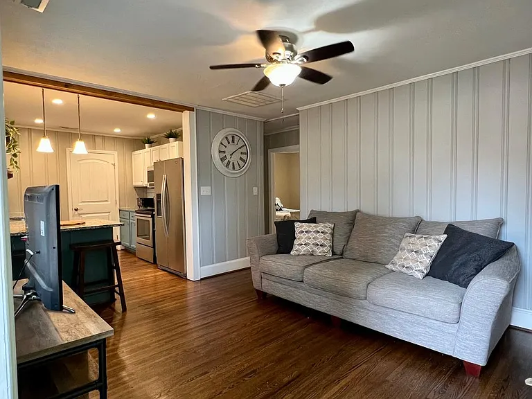 1402 Mockingbird Ln — Photo 8