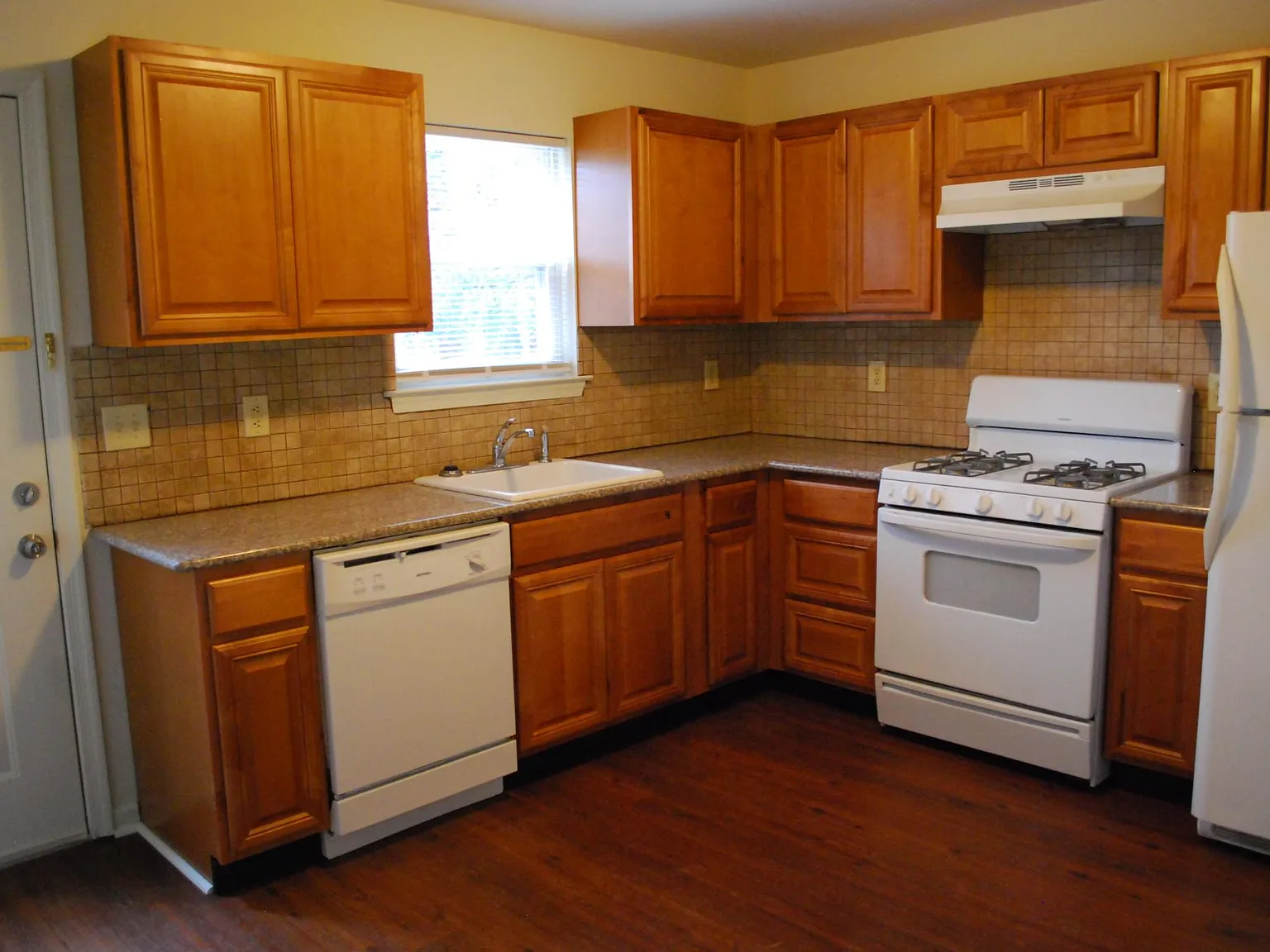 2 bed, 1.5 bath, 1260 sqft, $2,500 — Photo 4