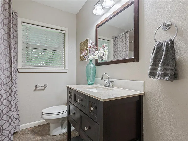 804 Ash St — Photo 12