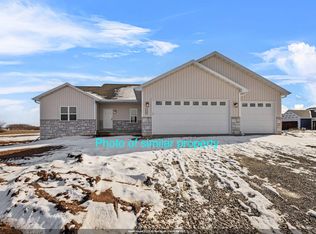 N9220 Homestead Ln, Appleton, WI 54915
