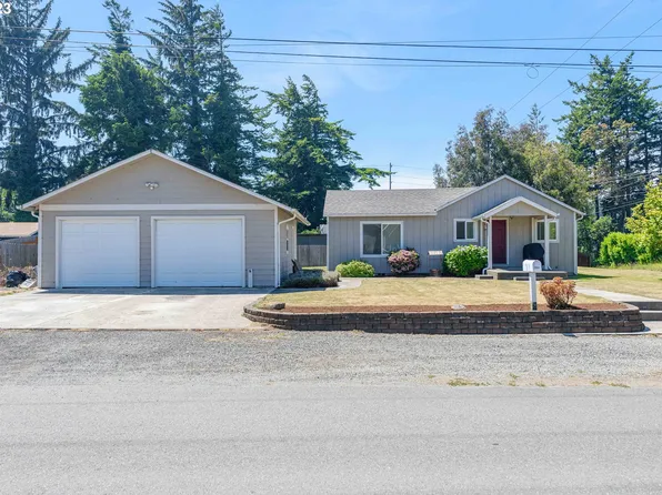3004 A St, North Bend, OR 97459