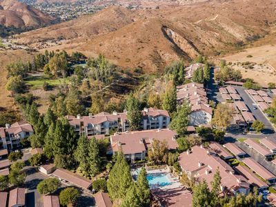 697 Sutton Crest Trl UNIT 211, Oak Park, CA, 91377