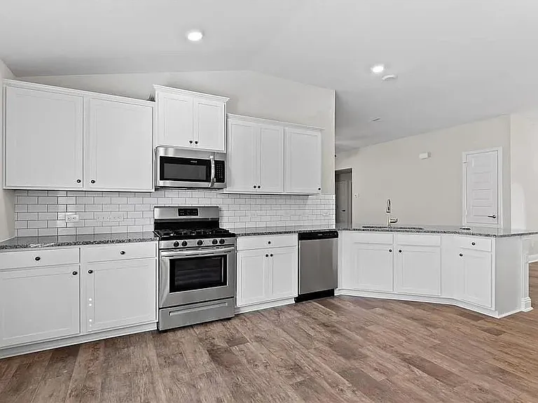 2708 Golden Palms Ln — Photo 6