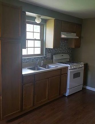 2nd image of 207 Woodbury Dr