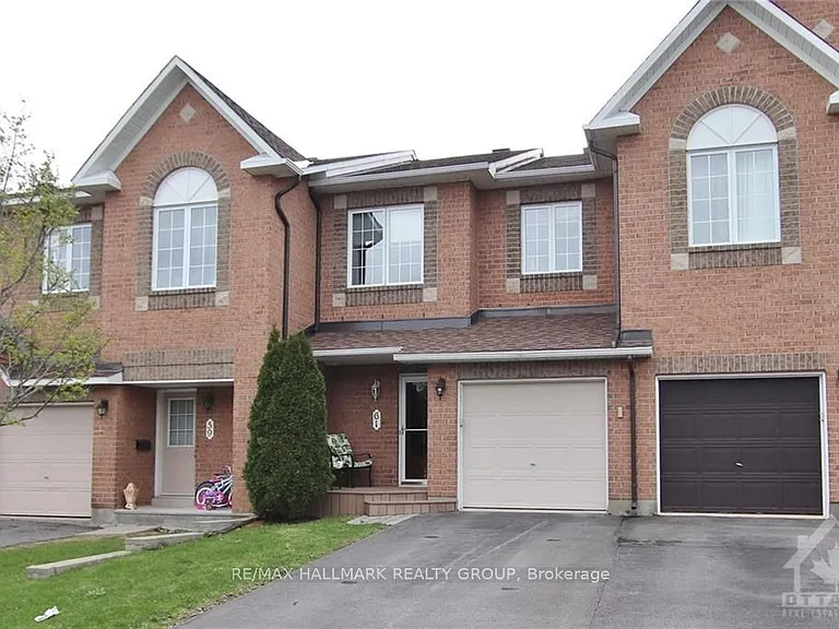 61 Scampton Dr — Photo 1