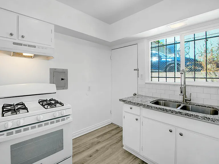 Wilcox Apartments — Photo 19