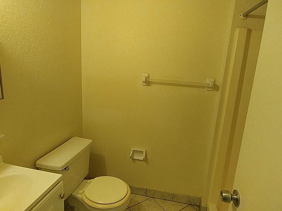 3rd image of 936 W 23rd St APT 2