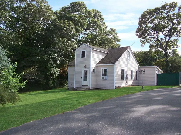 98 Argyle Avenue, Selden, NY 11784