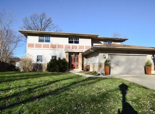 314 Charing Cross Rd, Elk Grove Village, IL 60007