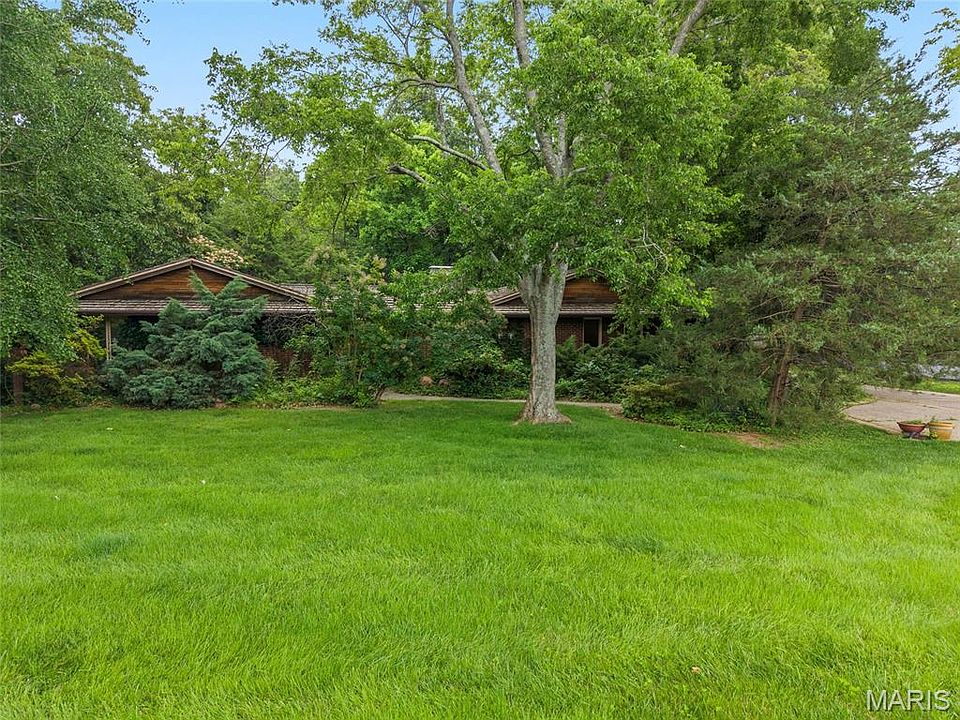 1st image of 16 Meadowbrook Country Club Est