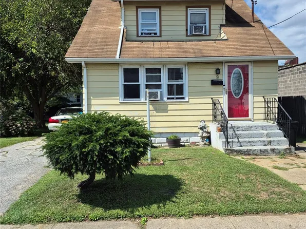 9 Watkins Street, Lynbrook, NY 11563