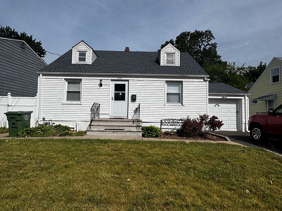 1st image of 576 Uncas Ave