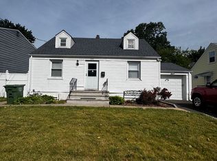 576 Uncas Ave, Roselle, NJ 07203