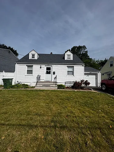 576 Uncas Ave Photo 1