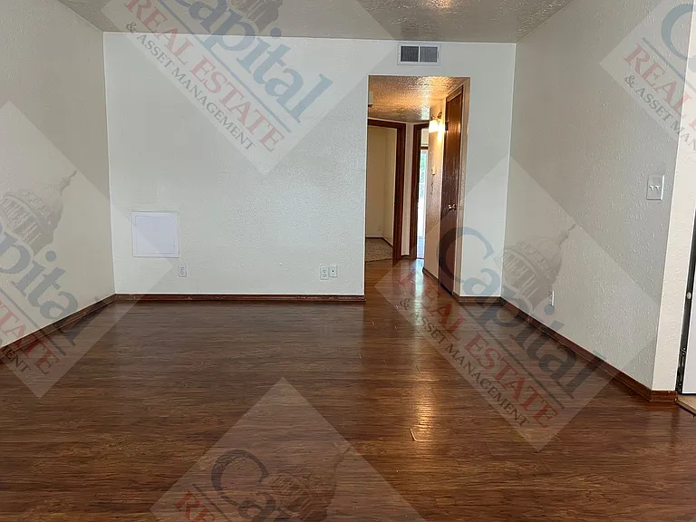 1322 Glen Oaks Ct — Photo 3