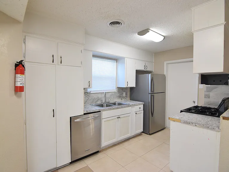 1206 Bonner Dr — Photo 4