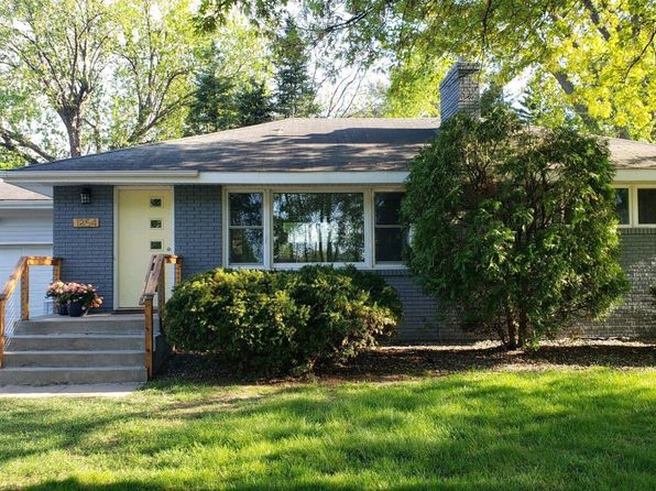 1354 Judith Ave, Roseville, MN 55113