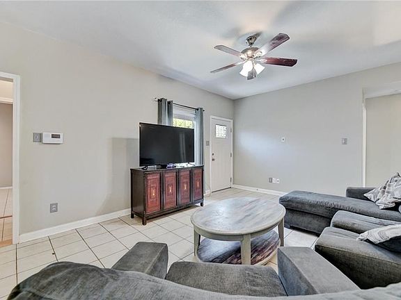 3rd image of 122 Bellair Dr