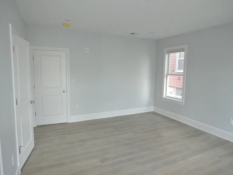 100 Brooks St — Photo 2