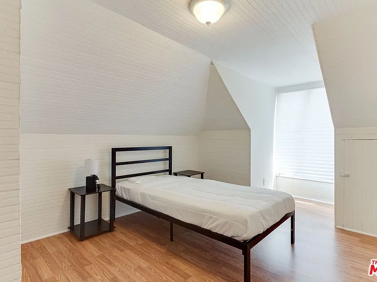 1228 Fedora St — Photo 22