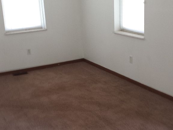3rd image of 2913 Endicott Ave