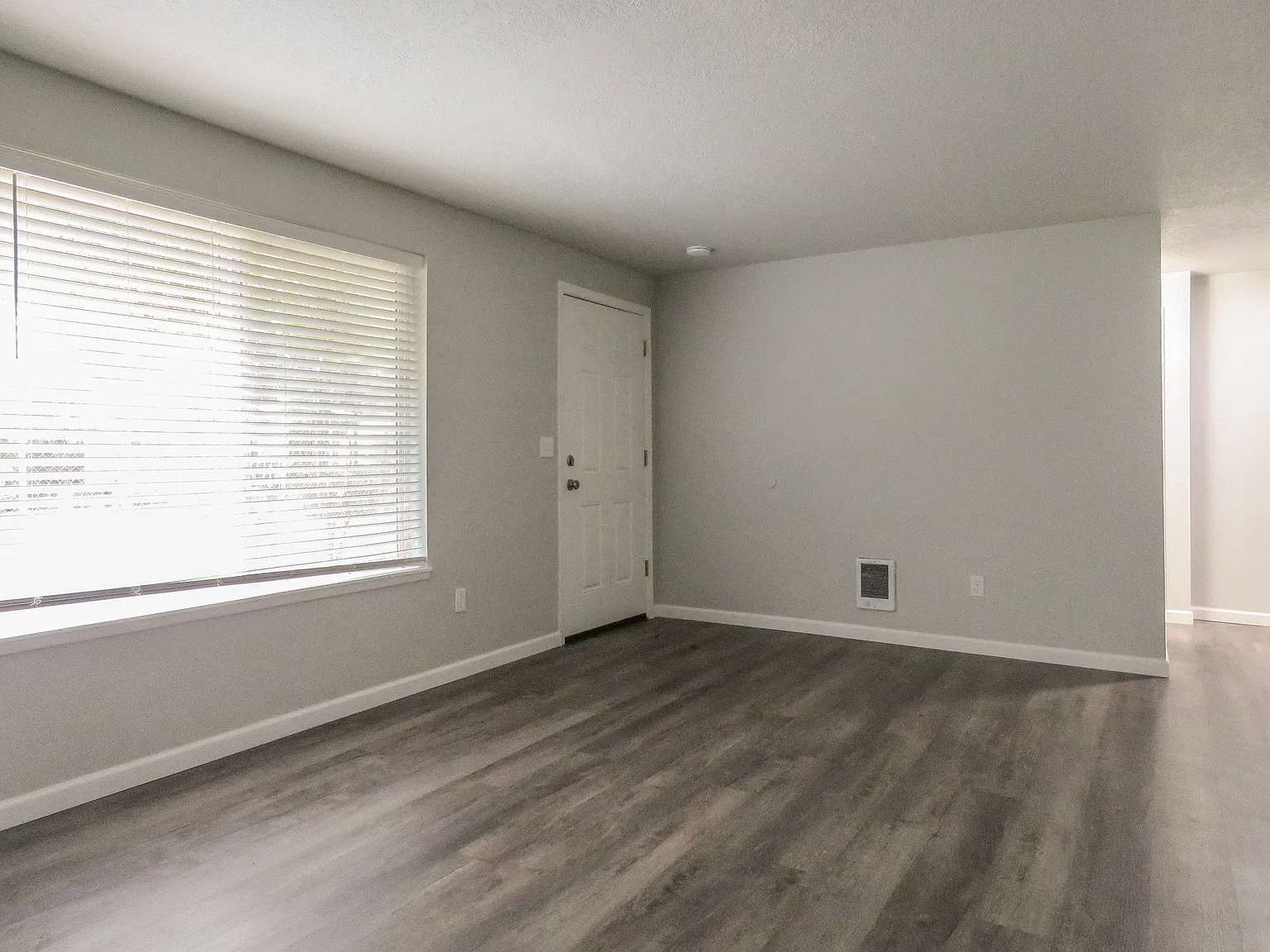 3 bed, 936 sqft, $1,695 — Photo 4