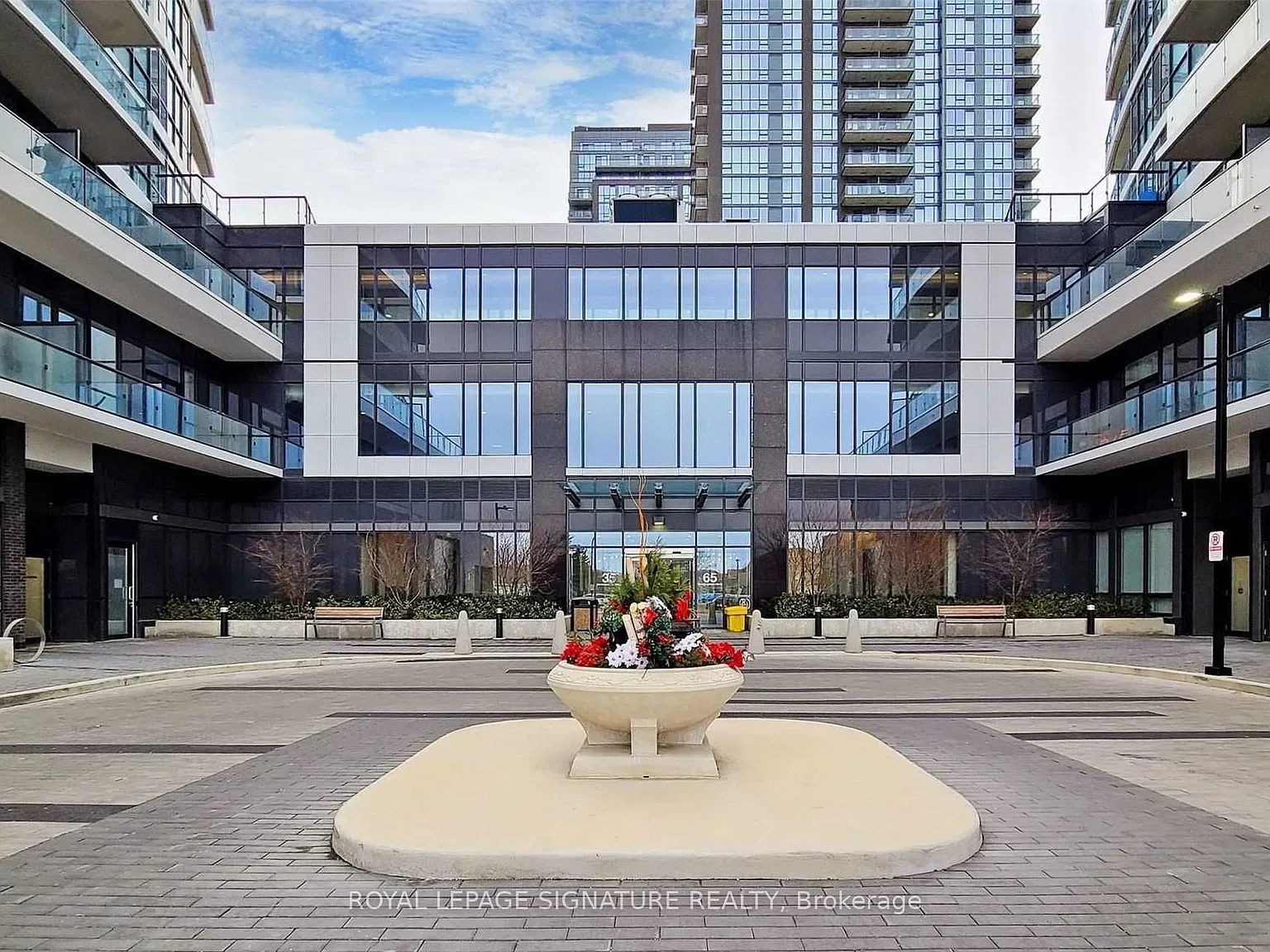 35 Watergarden Dr — Photo 2