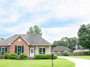 2038 Falconcrest Dr, Denham Springs, LA 70726