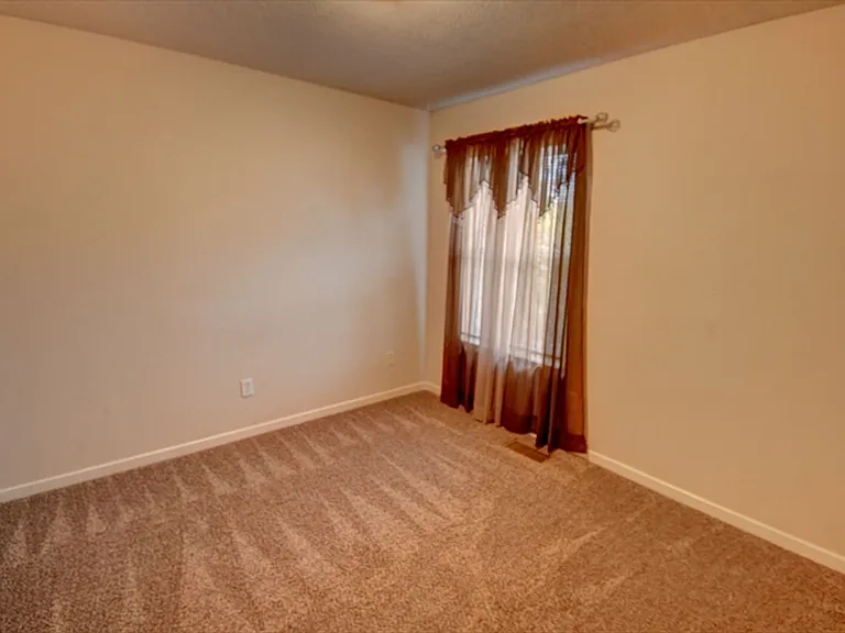 2011 Dillon Dr NE — Photo 16