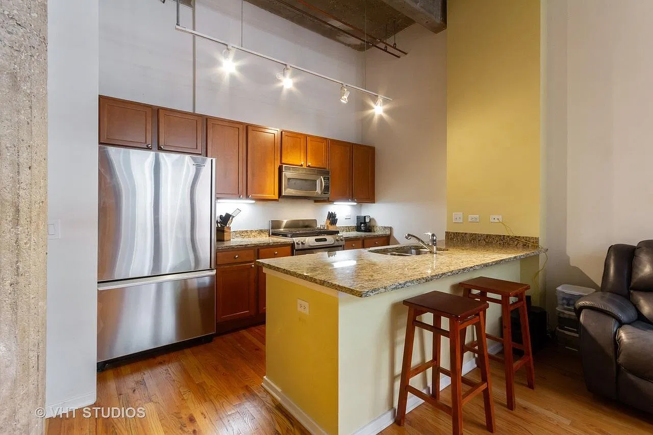 1735 N Paulina St — Photo 2