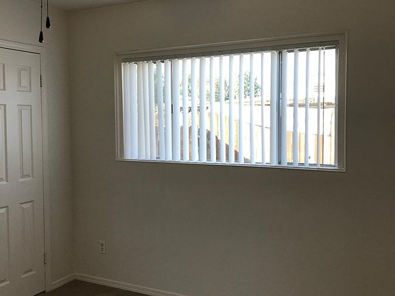 3rd image of 74 Oaklawn Ave APT B