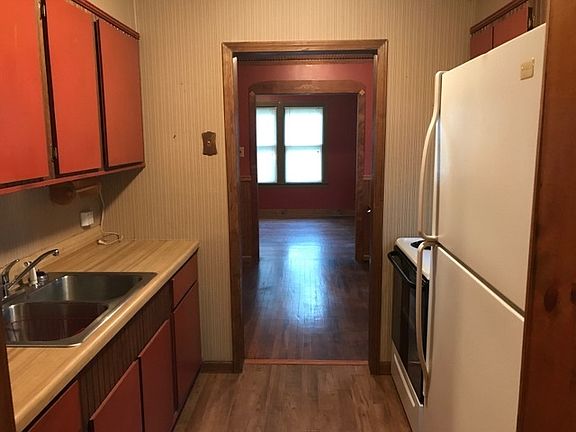 3rd image of 328 Victory Ave
