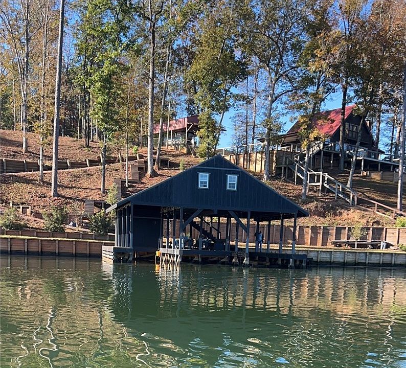 1st image of 424 Lee Road 965
