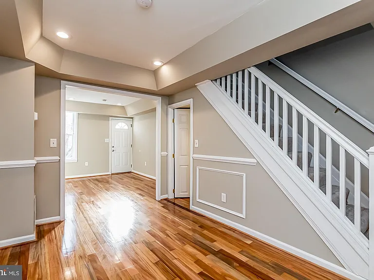 130 W Randall St — Photo 8