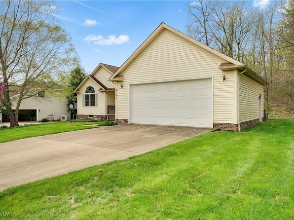 9766 Firestone Ln, Macedonia, OH 44056