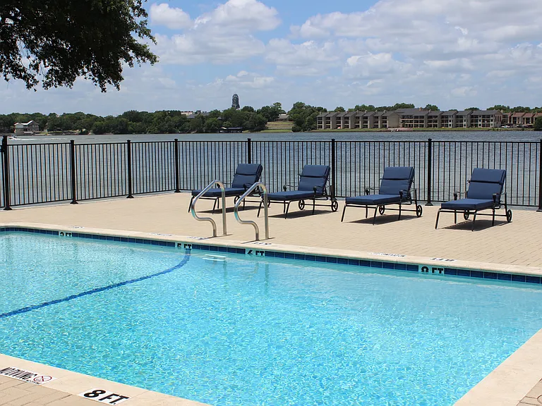 Lakeshore Apartments — Photo 10