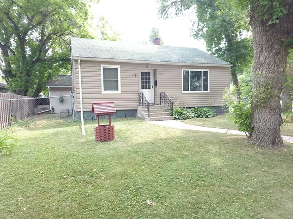 304 13th St N, Moorhead, MN 56560