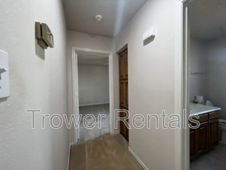 3913 Lyndale Dr — Photo 18