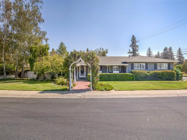 2 Toyon Dr, Woodland, CA 95695